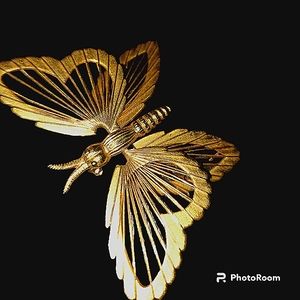 VINTAGE MONET METAL GOLD BUTTERFLY BROOCH